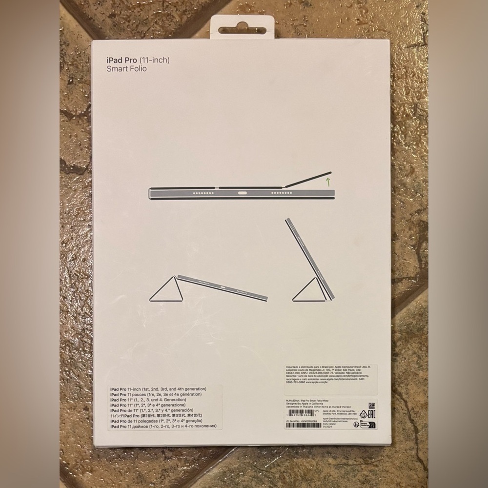 NIB Apple Smart Folio for iPad Pro 11-inch - Picture 2 of 9